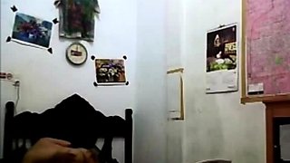 Indonesian Babe Orgasms on Fucking Machine