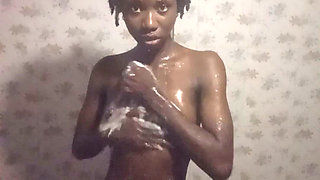 Bath Time with Dwuxxx