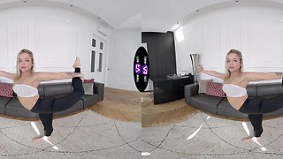 Blondie's Cali curves flex as she finger-bangs her juicy peach in VR