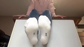 Flexible foot fetish masturbating with feet and hands
