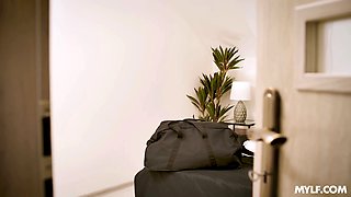 Huge titted step mom demonstrates me her perfect labia and lets me bang her pussy in the bathroom