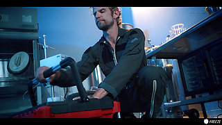 Employee Freeze Fucks Milf Boss - Contractor Vince Karter Pranks & Turn Little Puck Into Sex Slave Fuckdoll