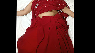 Couple Sex Red Saree - Beautiful Indian Desi Girl