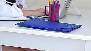 Doutora Jennyfer Resolve Problema De Erecao Durante Exame!