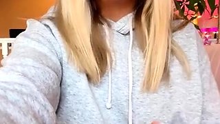 Hot amateur blonde pregnant toying her pussy solo