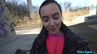 Zoe Doll’s Brunette Booty Shake in Public Heat