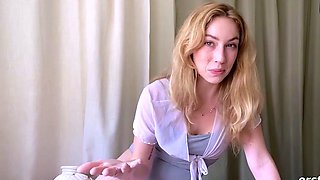 Sexy towheaded stunner enjoys strong masturbation