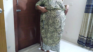 Fuck Arabian Stepmom's Friend in The Bathroom when She Visited My House