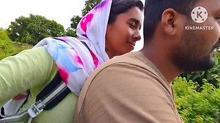 Desi Bhabhi College Girl Outdoor Sex - Permi Pooja Hot Boobs Sucking in Public Jungle