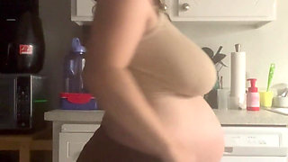 Showing off My Pregnant Figure