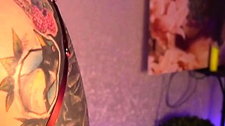 Perky curly Sue fucked her ass hard by sticking dildo to