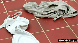 Skinny Brunette Babe Fingers Herself on Washing Machine to Climax