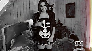 Horny Holiday - Pussy is her Halloween Treat