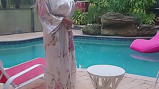 Blonde is flashing her big boobs in the outdoors