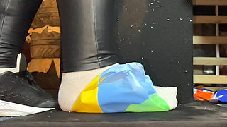 98kg Bigbootylucy Stomp Popped 4 Mini Beachballs and 35cm Bb! 2 Cams - Slow-mo