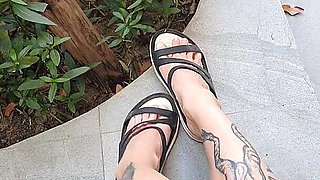 Sweet Feet in Flip-flops on the Street