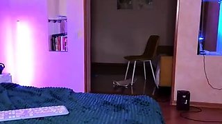 Amateur preggo hoe toys her pussy close up in fetish solo