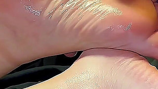 Amateur Footjob Sexy Oiled Soles