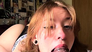 Close up amateur beauty uses her toy to masturbates