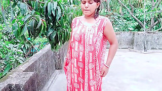 Pati ke bahar jane ke baad Bhabhi ne naya brah lene ke bahane ghar me bula kar kiya sex