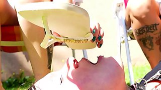 LICKING LATINAS FEET - Maria And Nika - Solars Service To