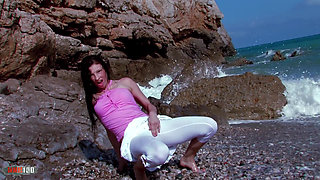 Alyssa Wild: Horny Little M. Alyssa Wild Getting Naked on the Beach