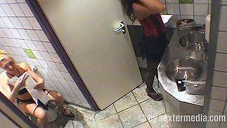 Amateur Sex on the Toilet
