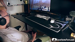 Distracting his gaming with a good giving head