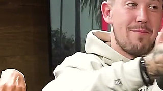 Kenzie Anne Loses P＊rn Virginity to Tyga