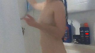 Spinny Duckyy Gets Clean