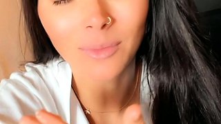 Amateur brunette babe fingering in solo masturbation