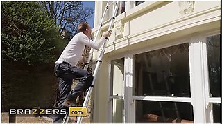 - Horny Homeowner Kayla Wild Gets Caught Masturbating & Fucked By Two Pervy Window Washers