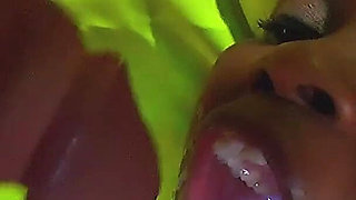 Sperma Vulkan Ebony Babe Sucks Multiple Cocks Wild