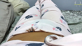 During the night and in silence I masturbate my juicy pussy, I put my fingers in it and I cum with pleasure (POV)