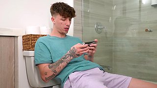 Ethan Seeks banged Lucy Lotus's shaved pussy in missionary