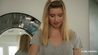 Lottie Magne Defies Rules in Romantic Blonde Roommate Lesbian Play
