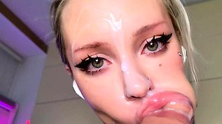 Blonde babe with a big ass and boobs masturbates