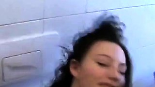 Je la rejoins pour du sexe dans son bain - Amateur Franais